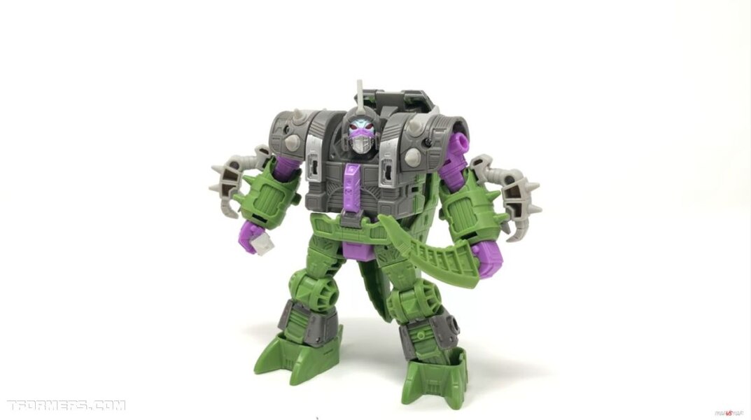 Transformers Earthrise Allicon Deluxe Class  (5 of 8)